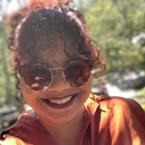 Meet your Posher, Monique